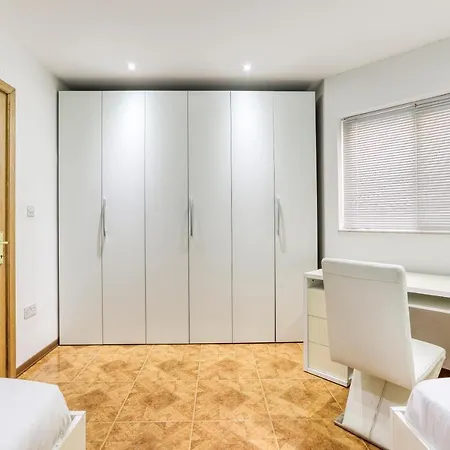 דירה Beautiful, Spacious 3br With Beautiful Views By 360 Estates בירגו